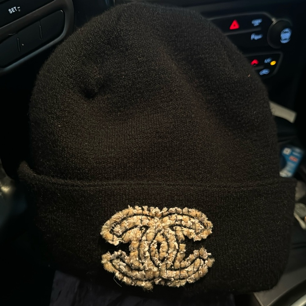 Authentic Chanel Beanie cashmere